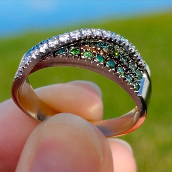 Gorgeous Green & White Diamond Crossover 14kt White Gold Ring EUC Sparkle 4Days - Picture 4 of 7